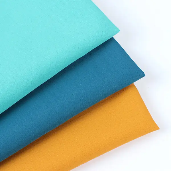 Nashe Textile erweitert seine Produktlinie an Hemdenstoffen durch die Einführung neuer multifunktionaler Hemdenstoffe aus Polyester.