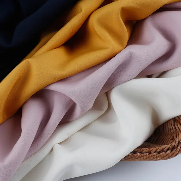 Doppellagiger, drapierter 4-Wege-Stretchstoff erhält technisches Upgrade – die neue Kollektion von Nashe Textile erregt die Aufmerksamkeit der Branche