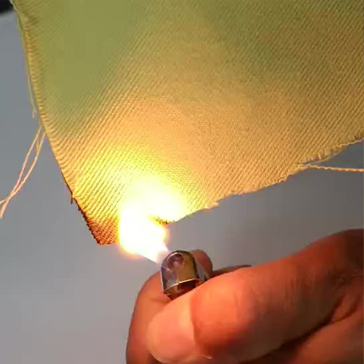 Flammhemmender Vliesstoff