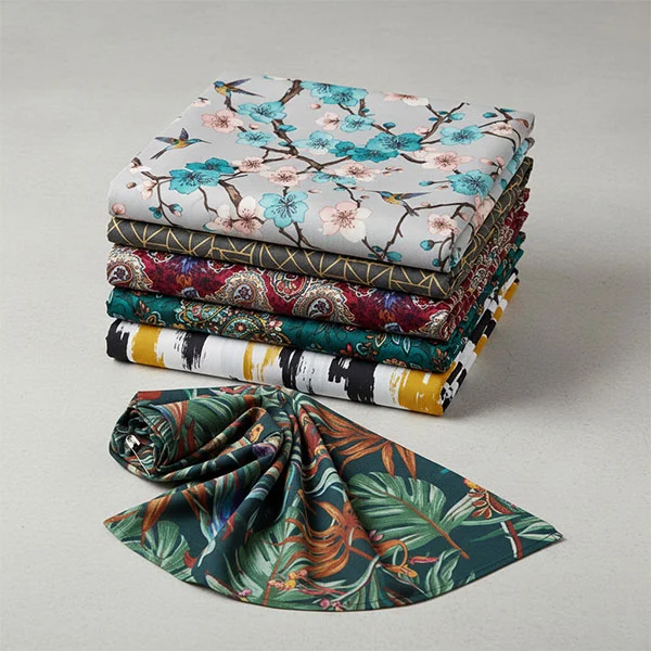 Bedruckter Futterstoff aus Polyester-Viskose Bedruckter Futterstoff aus Polyester-Viskose